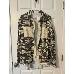 NWT Boutique Distressed Lightweight Camouflage Button Jacket One Size Fits Most